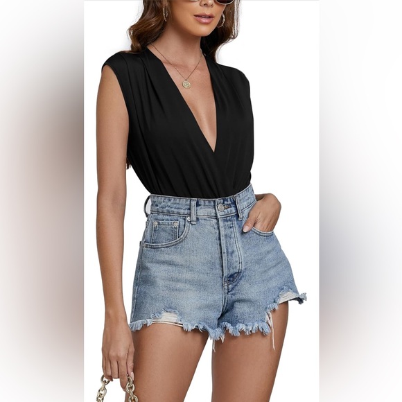 LYANER Deep V Neck Ruched Bodysuit (Small) - Picture 9 of 14